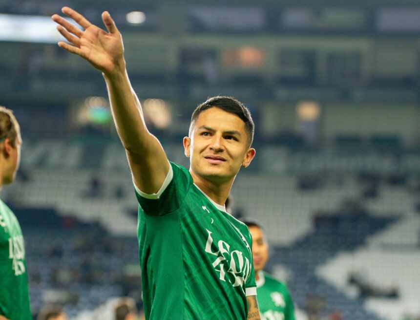 625964320_17915072319279070_1924730648583882831_n Club León estrena la playera León 450 en el Estadio Nou Camp