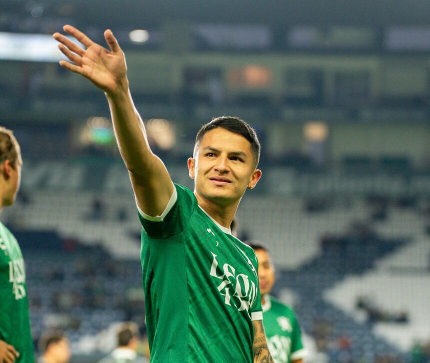 Club León estrena la playera León 450 en el Estadio Nou Camp