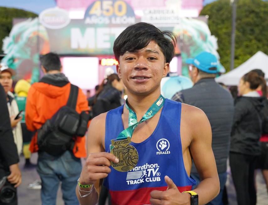 Con historia y tradición, León vive la Carrera Atlética de los Barrios 450