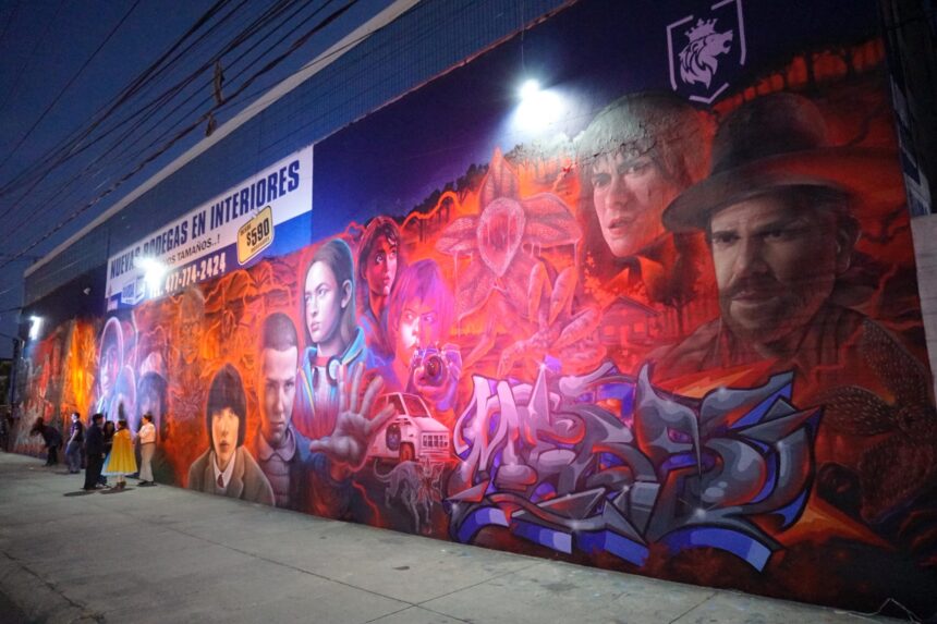 Develan en León mural de Stranger Things hecho por artistas leoneses