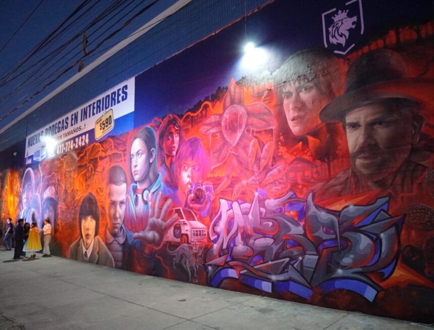 Develan en León mural de Stranger Things hecho por artistas leoneses