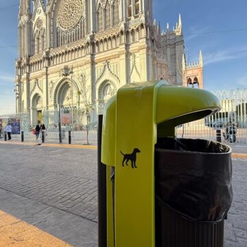 papeleras para desechos de mascotas