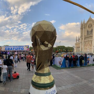 IMG_3571 Fiebre mundialista en León: Clases normales pese al México vs. Corea y alistan mural gigante
