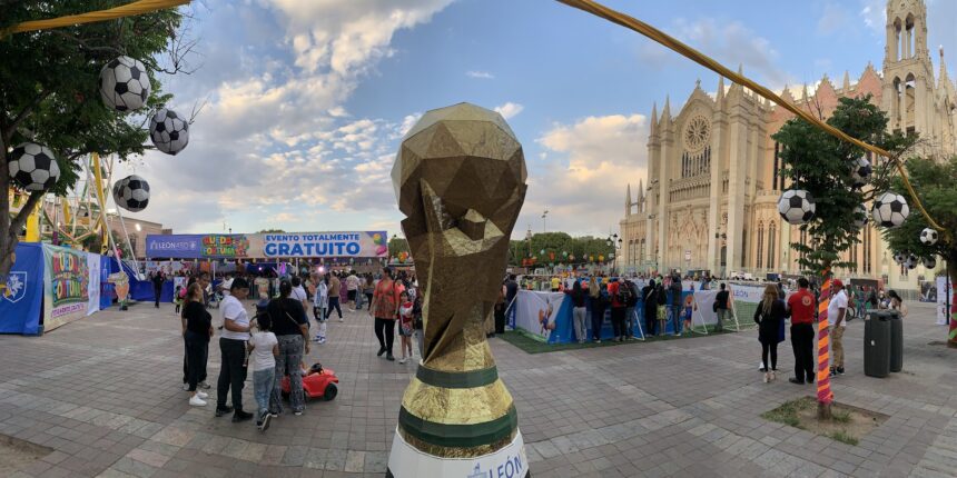 Fiebre mundialista en León: Clases normales pese al México vs. Corea y alistan mural gigante
