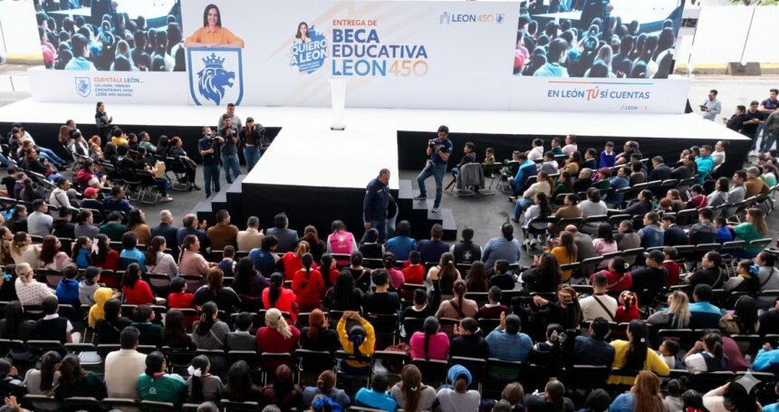 León impulsa el talento estudiantil con inversión histórica en becas educativas