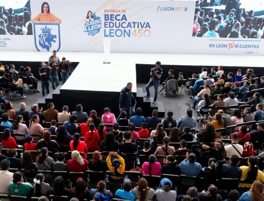 León impulsa el talento estudiantil con inversión histórica en becas educativas