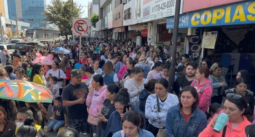 Abarrotan sucursales bancarias por el pago de la Tarjeta Rosa en Guanajuato