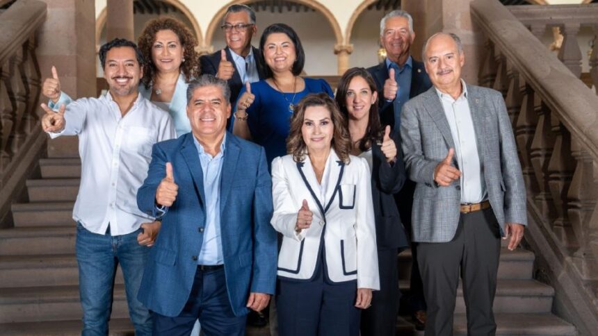 f960x540-856666_930741_5050 El Síndico Román Cifuentes Negrete y la regidora Luz Karen Irazú Anguiano fueron captados in fraganti, abandonando sus deberes con la ciudadanía para encerrarse en el club privado del Comité Estatal del PAN.