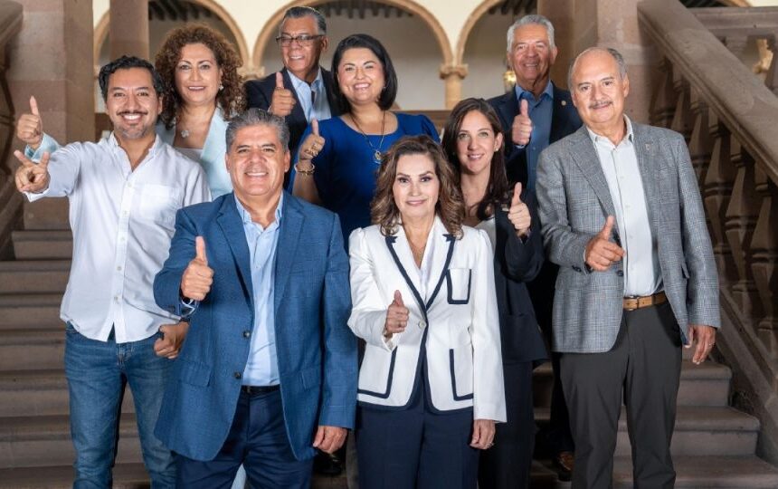 f960x540-856666_930741_5050 El Síndico Román Cifuentes Negrete y la regidora Luz Karen Irazú Anguiano fueron captados in fraganti, abandonando sus deberes con la ciudadanía para encerrarse en el club privado del Comité Estatal del PAN.