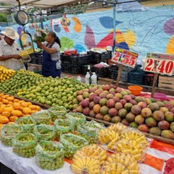 El mal clima impacta el bolsillo: lluvias disparan el precio de las frutas en mercados locales