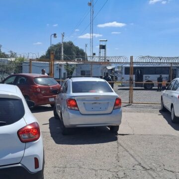 Choferes de Uber bloquean base de León II tras choque con ruta X36