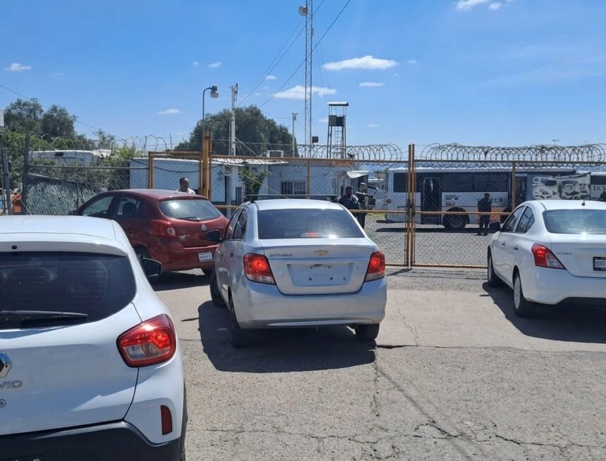 Choferes de Uber bloquean base de León II tras choque con ruta X36